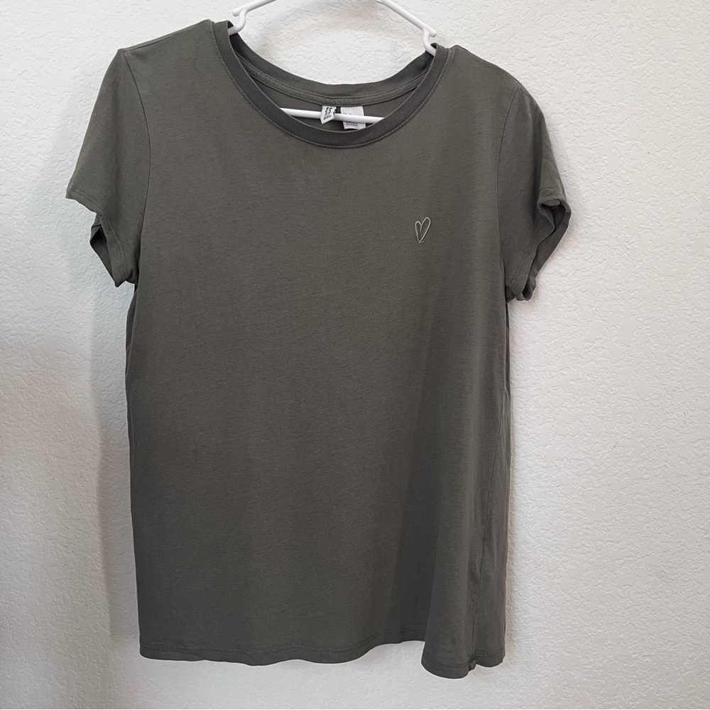 H&M Womens Small Green Tee with embroidered heart